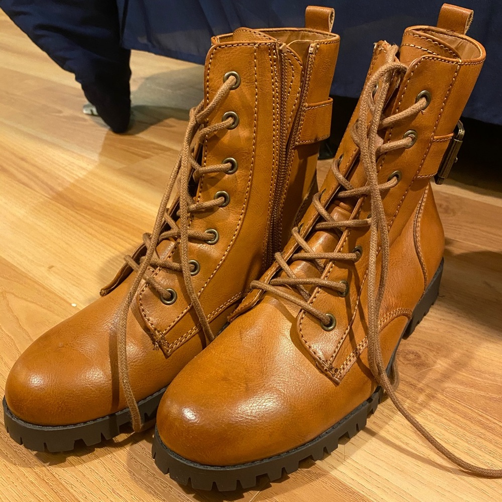 Combat boots